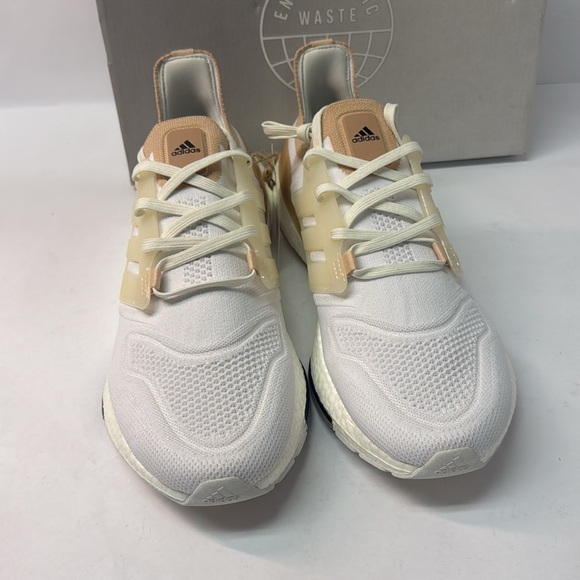 Adidas Uptraboost 22 White and pink mens Running Shoes - Picture 2 of 6